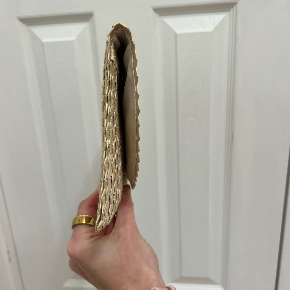 Woven Straw Clutch - Picture 5 of 5